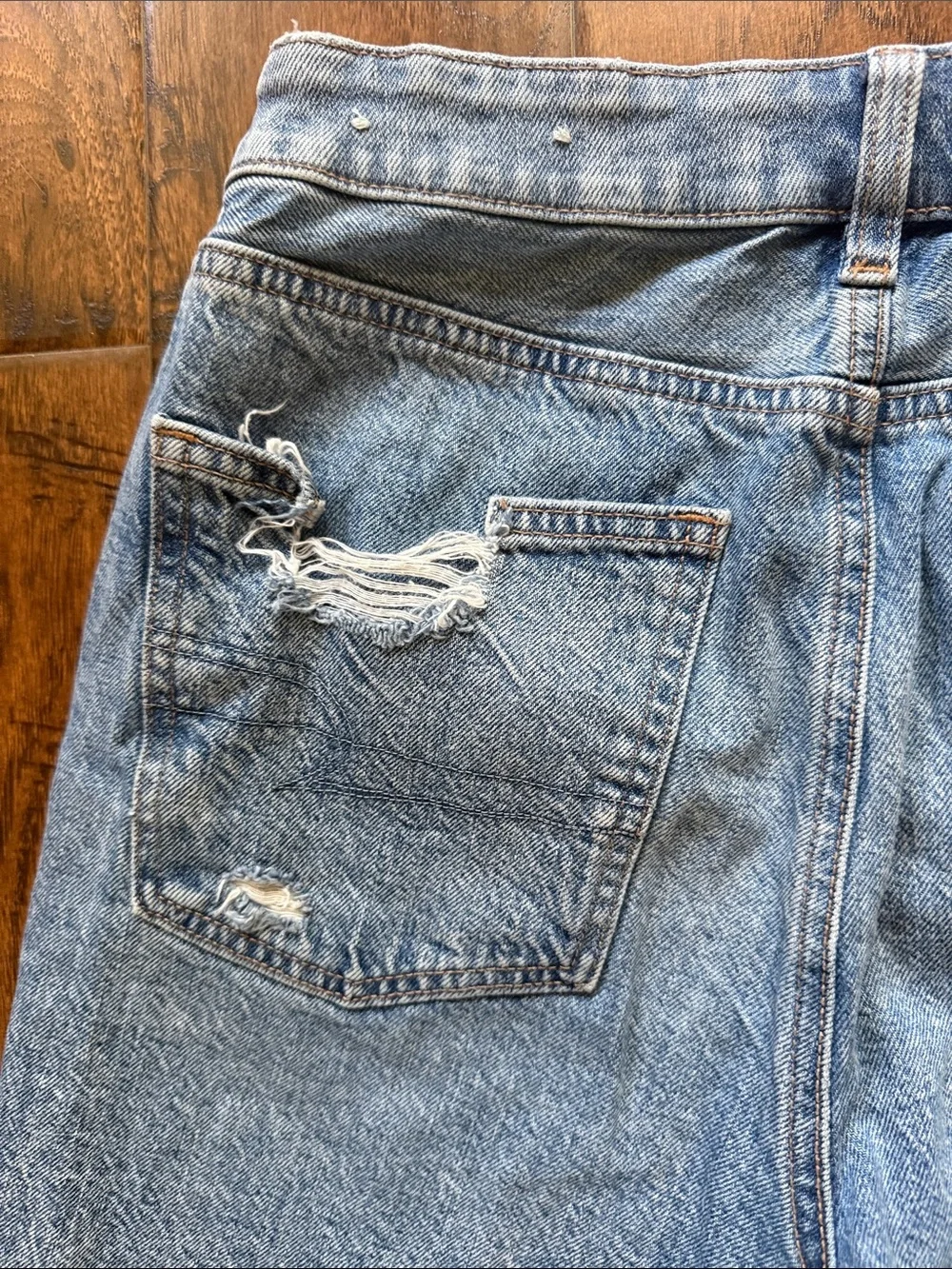 American Eagle Outfitters Baggy Mom Light Blue Distressed Denim Shorts, size 6